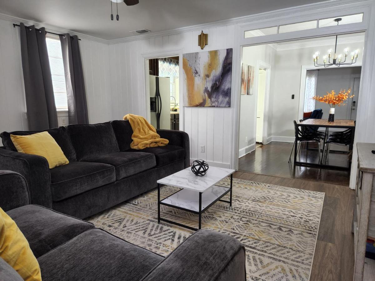 Spacious Centrally Located 3 Bed 2 Bath - Sleeps 8 몽고메리 외부 사진