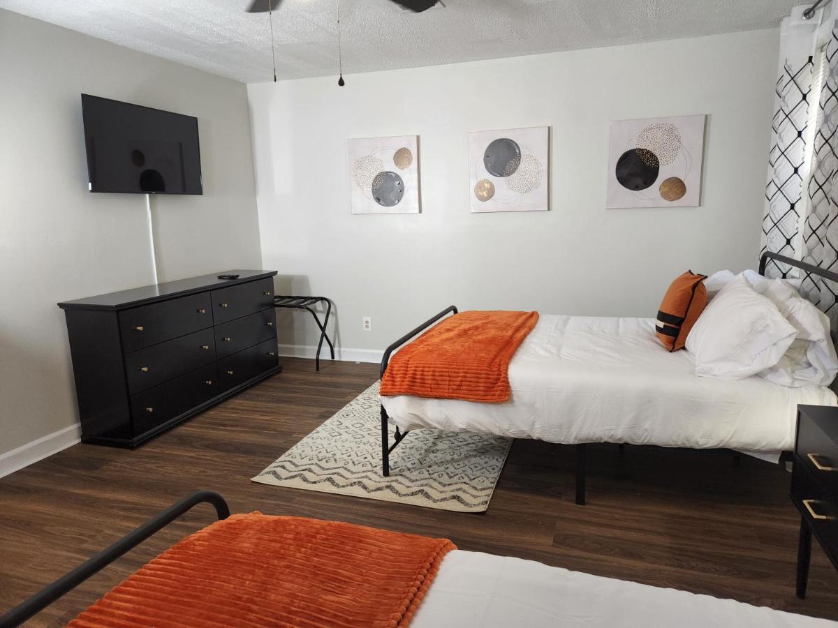 Spacious Centrally Located 3 Bed 2 Bath - Sleeps 8 몽고메리 외부 사진