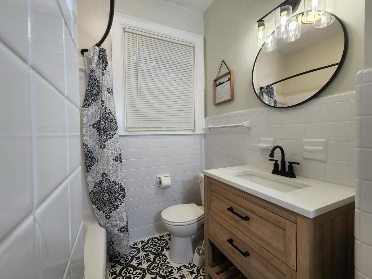 Spacious Centrally Located 3 Bed 2 Bath - Sleeps 8 몽고메리 외부 사진