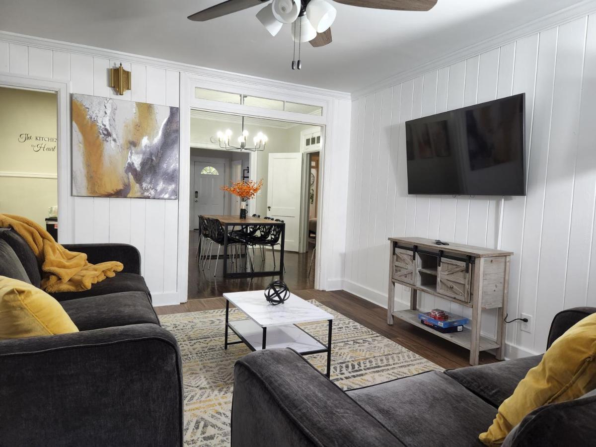 Spacious Centrally Located 3 Bed 2 Bath - Sleeps 8 몽고메리 외부 사진